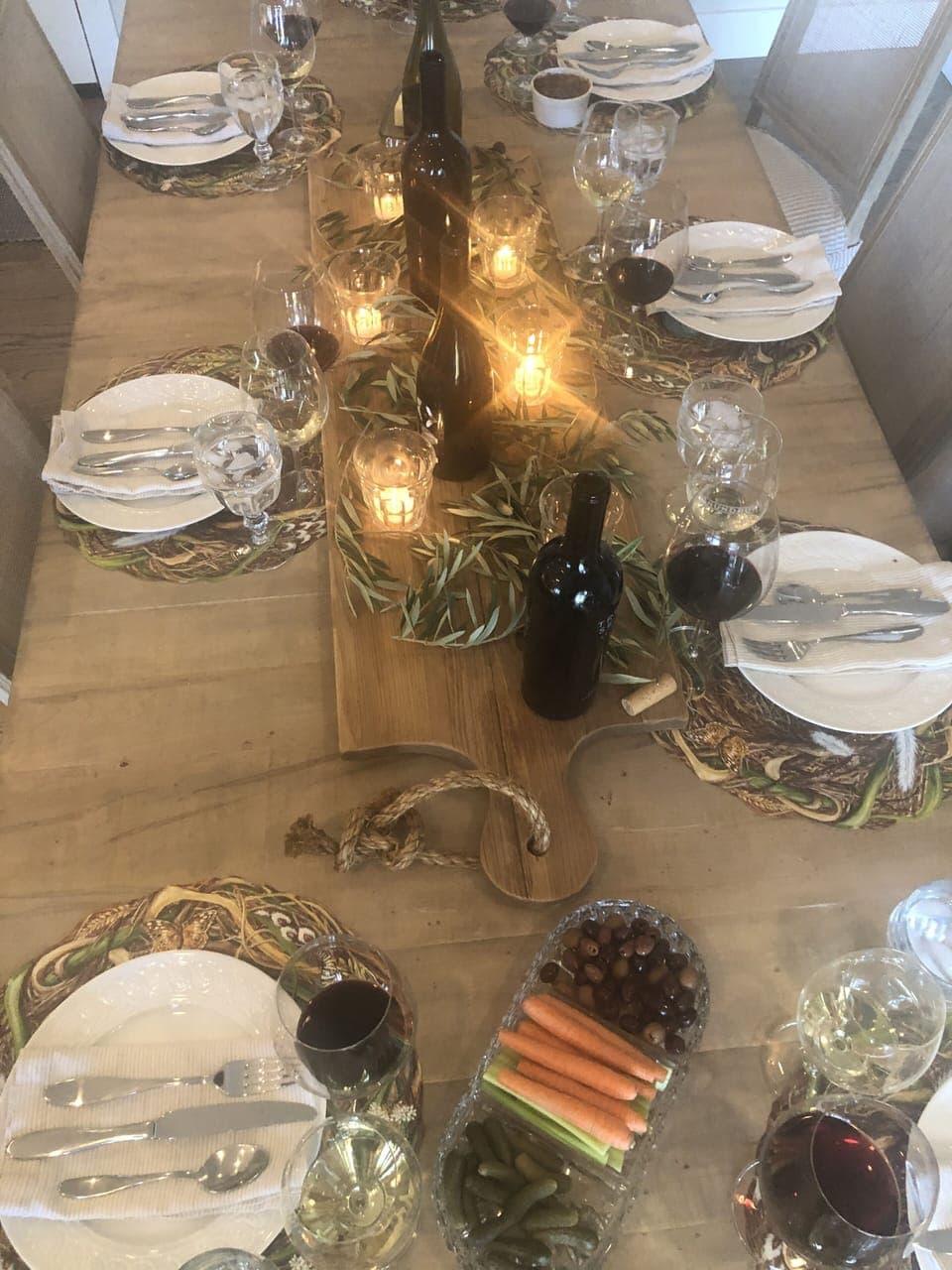 Dining table extends to seat 10.
