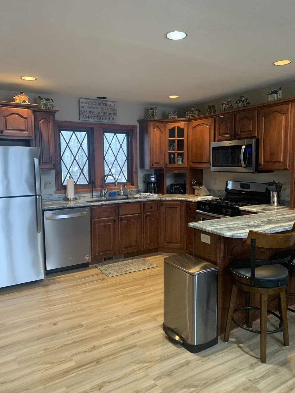 Updated kitchen, new stainless steel appliances, granite countertops