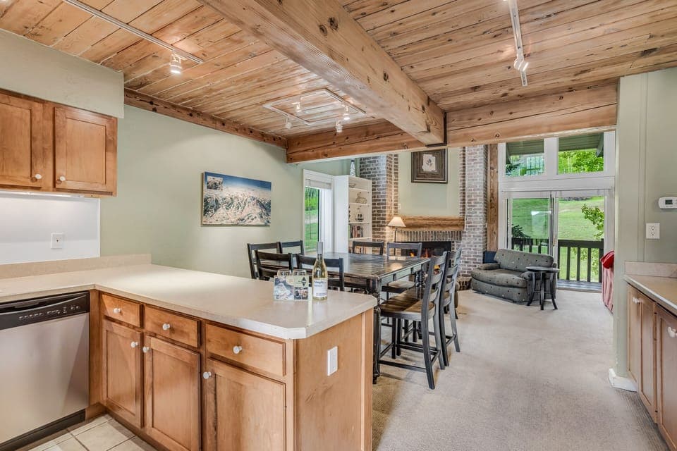 Full kitchen
