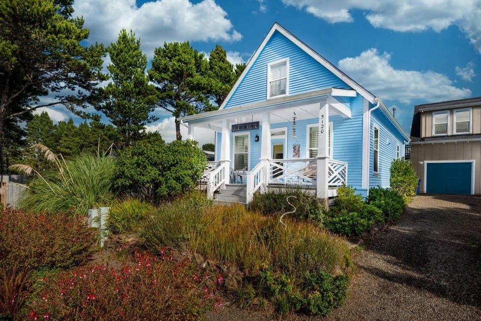 Welcome to Driftwood Bella Beach. We hope we get to host you at this lovely Depoe Bay rental. Please reach out with any questions.