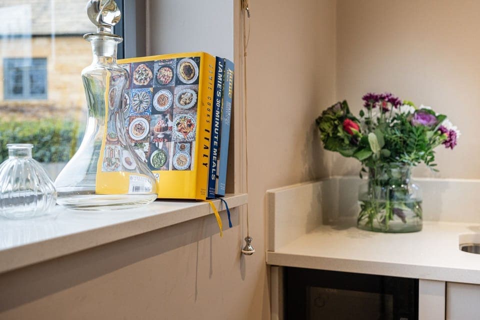 Benson Cottage Kitchen - StayCotswold