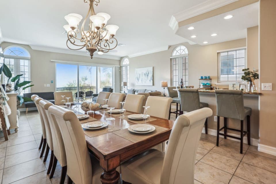 Main level - Dining