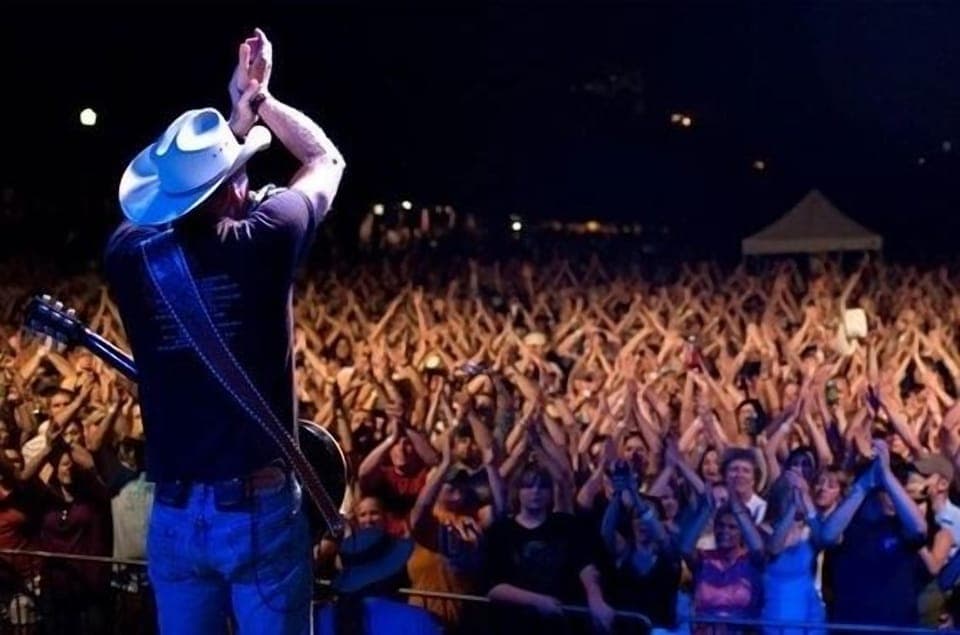 Shady Oak - House Pasture is a 5 minute drive for live music.