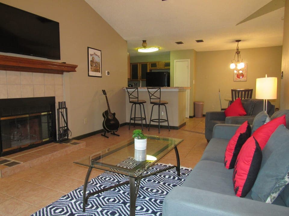 Stero with bluetooth, record player and radio and 35 vinyl records to spin