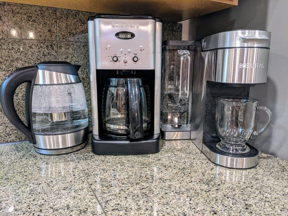 Coffee pods, drip coffee & a tea maker - you are all set!
