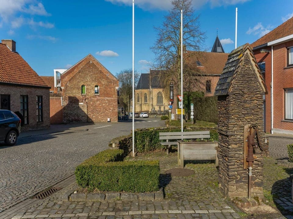 Immediate Surroundings [summer] (<1 km)