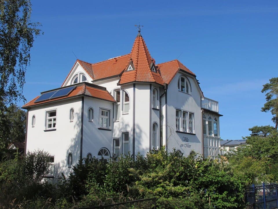 Window, Property, Architecture, Facade, Real Estate, House, Building, Roof, Home, Steeple