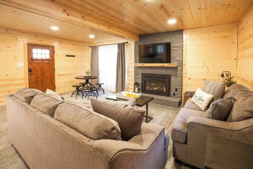 Enjoy a nice fire and watch your favorite movie! 