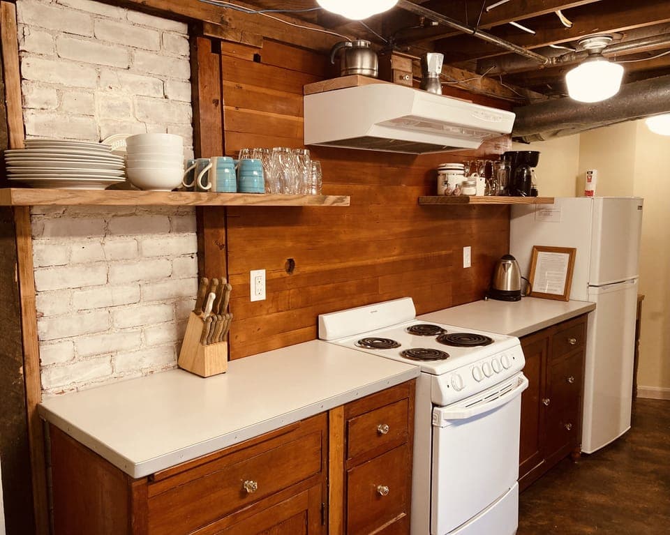 Make yourself at home with a fully-outfitted kitchen. Complimentary tea/coffee.