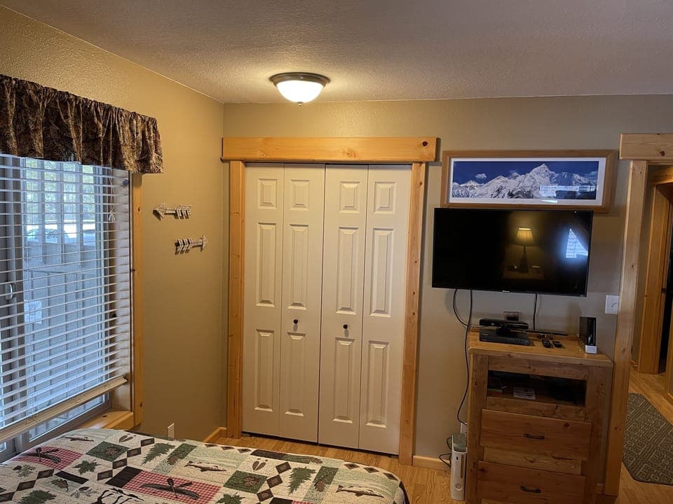 Bedroom #3 - Bunk Bed + Queen