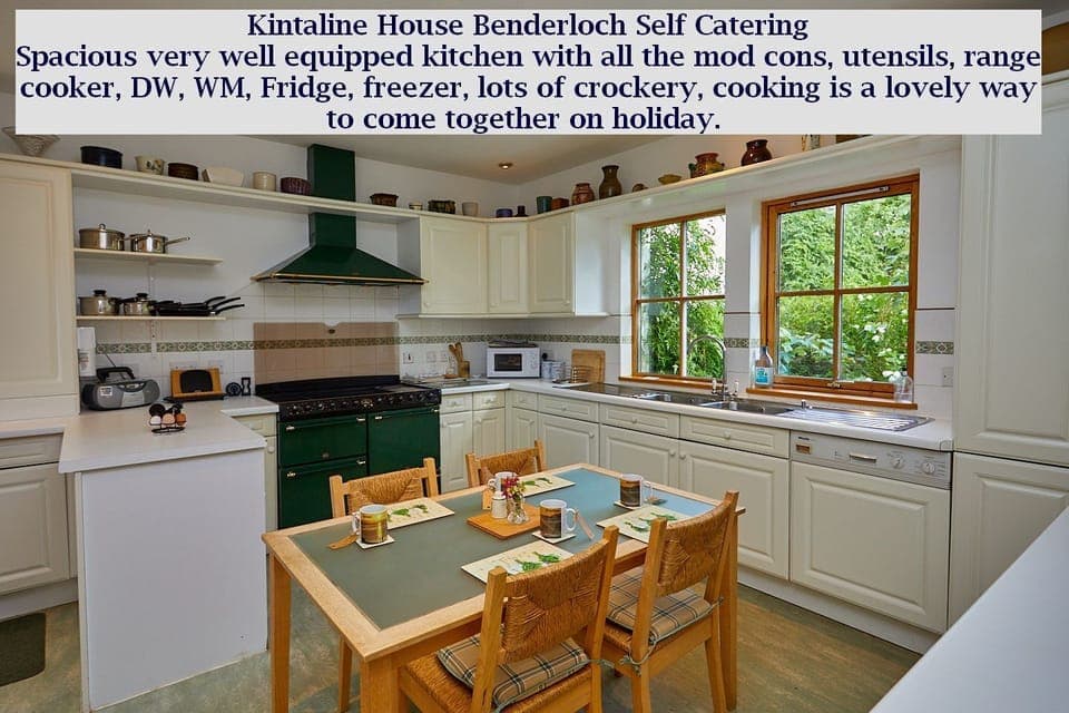 very well equipped spacious kitchen : dishwasher, laundry, 4 oven range