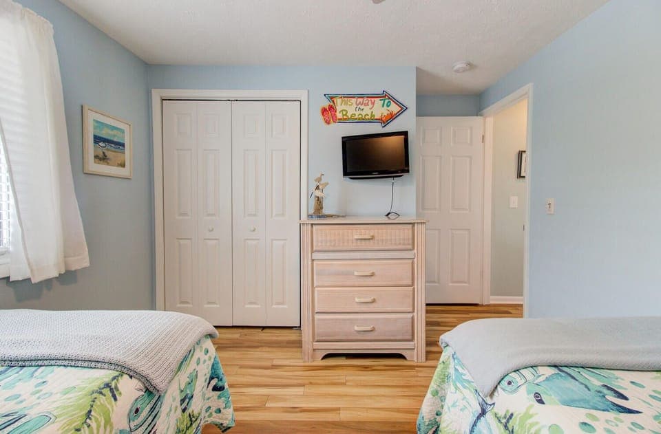 Guest bedroom