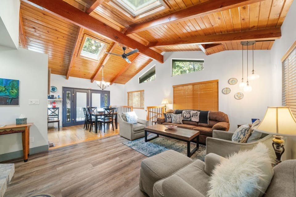 Welcome to Wolf's Creek!