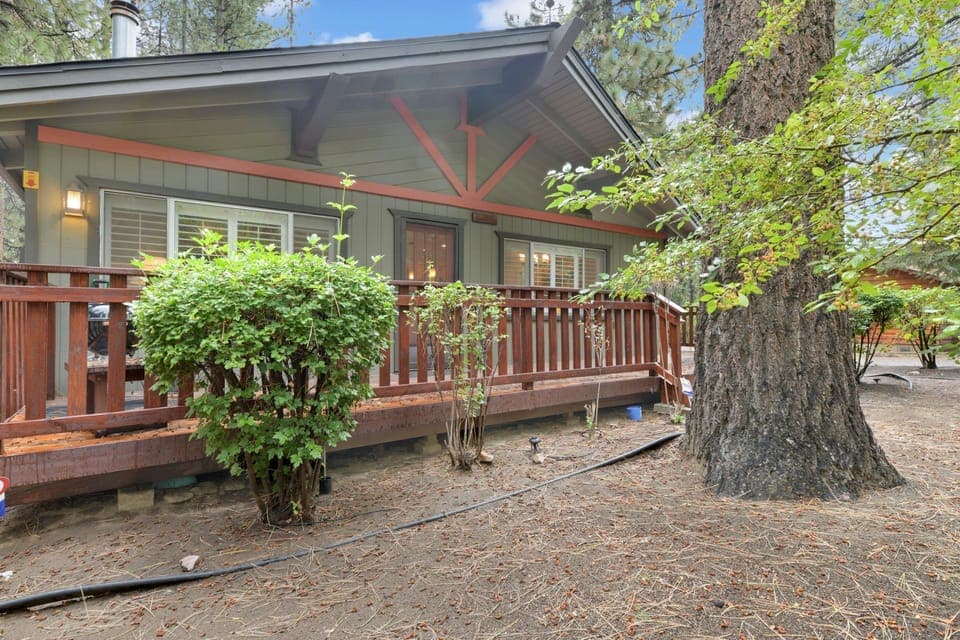 Charming street view with easy walk to golf course, zoo, and Bear Mountain Ski Resort, offering fun for all ages