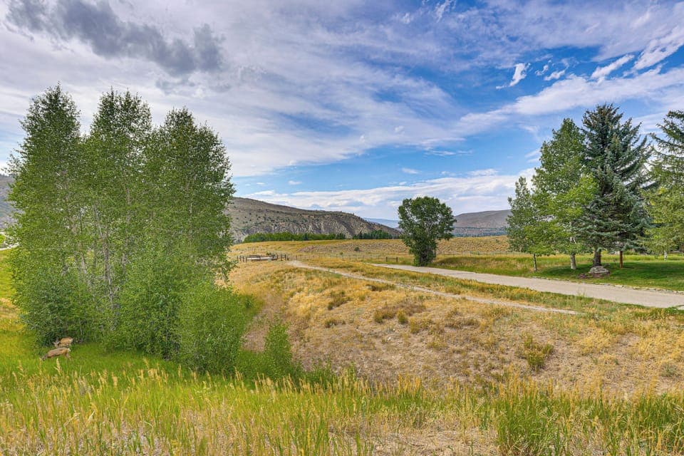 Homestead Meadows | Community Amenities | Walking Path | Mountain View