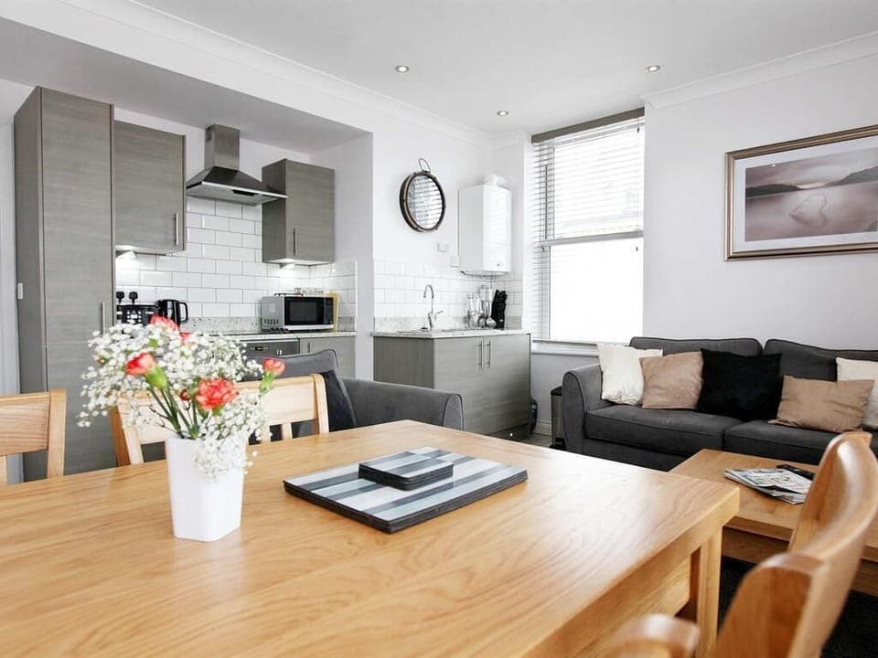 apartment 7, open plan kitchen diner