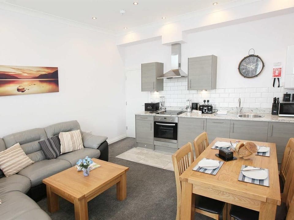 apartment 5, open plan kitchen diner