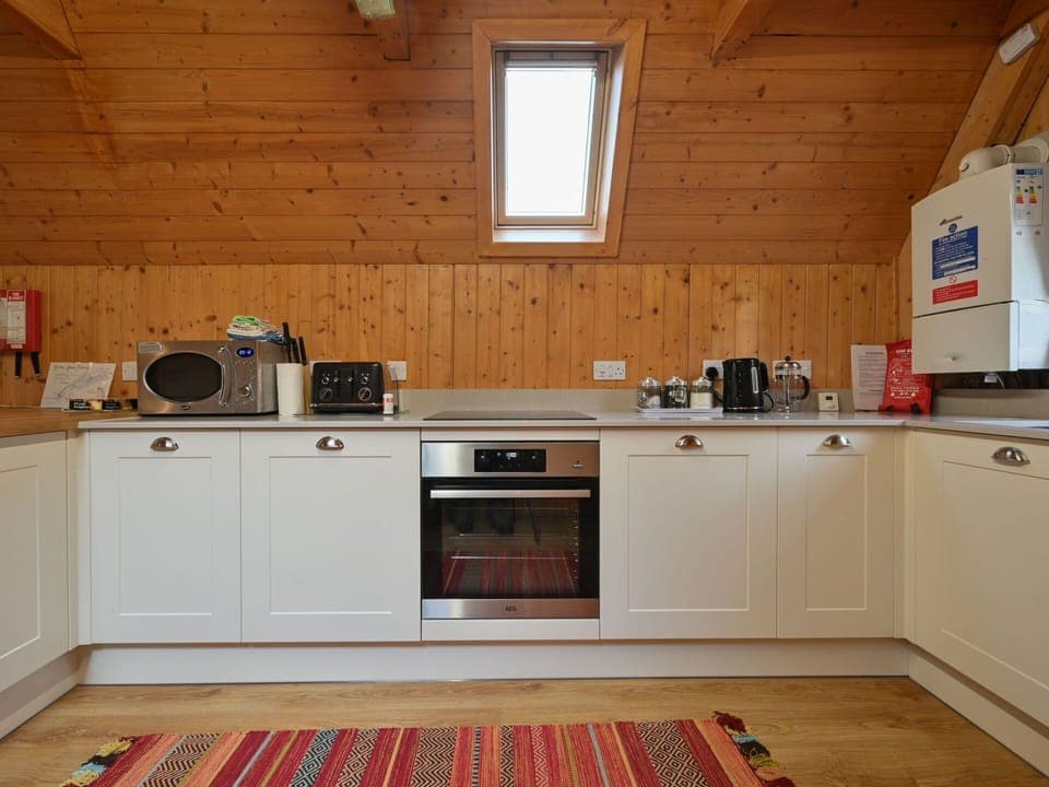 Cabinetry, Kitchen Sink, Countertop, Property, Building, Window, Kitchen Appliance, Kitchen Stove, Sink, Wood