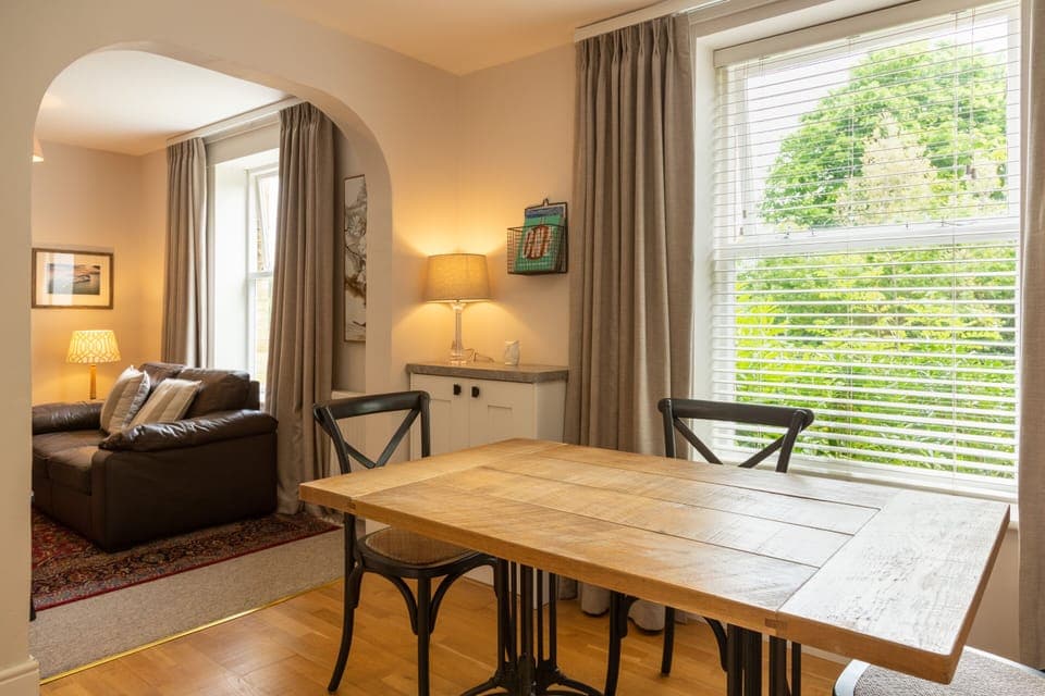 Two Hoots Living area 