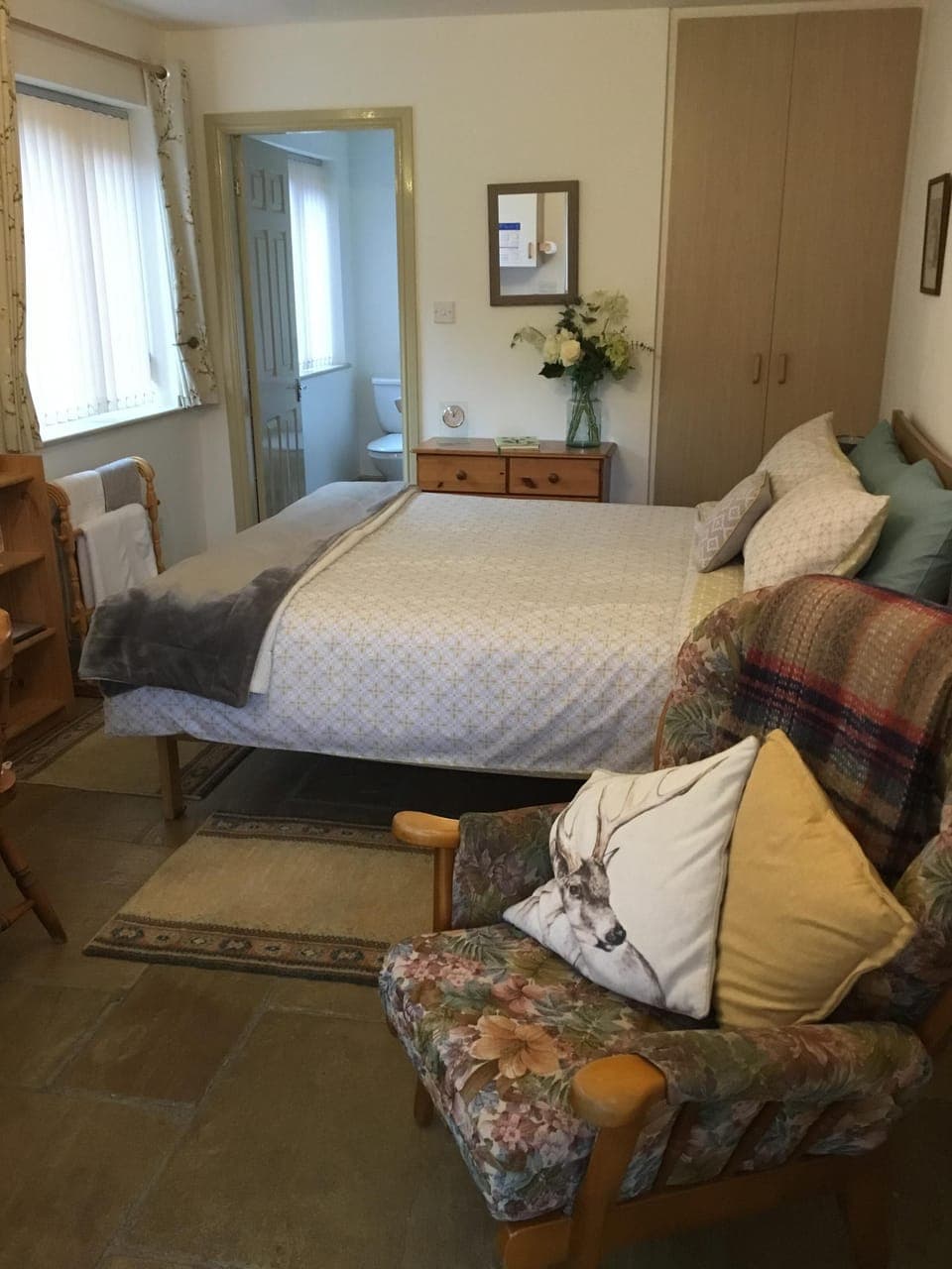 Kingfisher studio apartment 