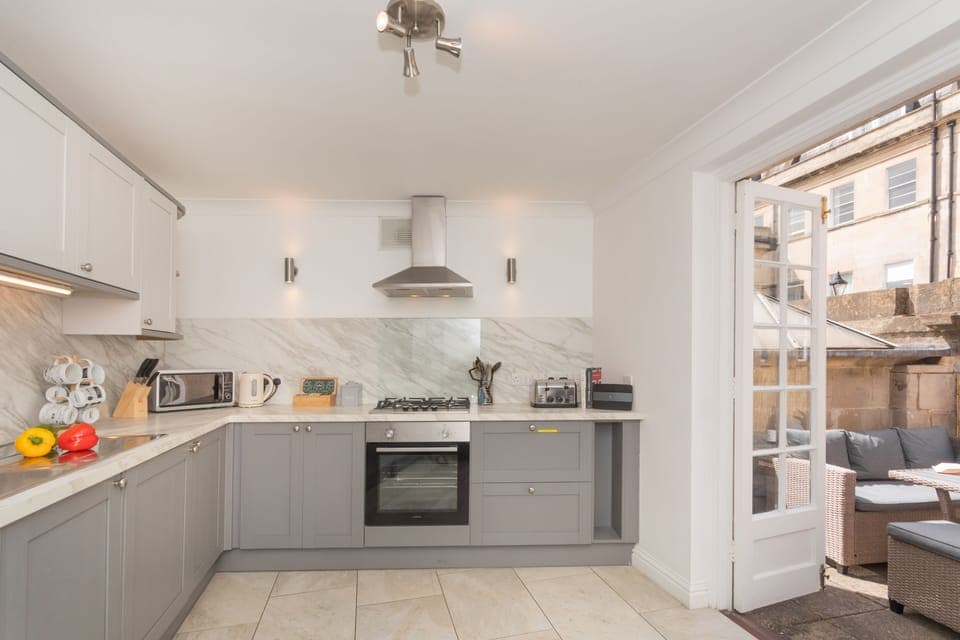 Fully equipped kitchen and balcony 