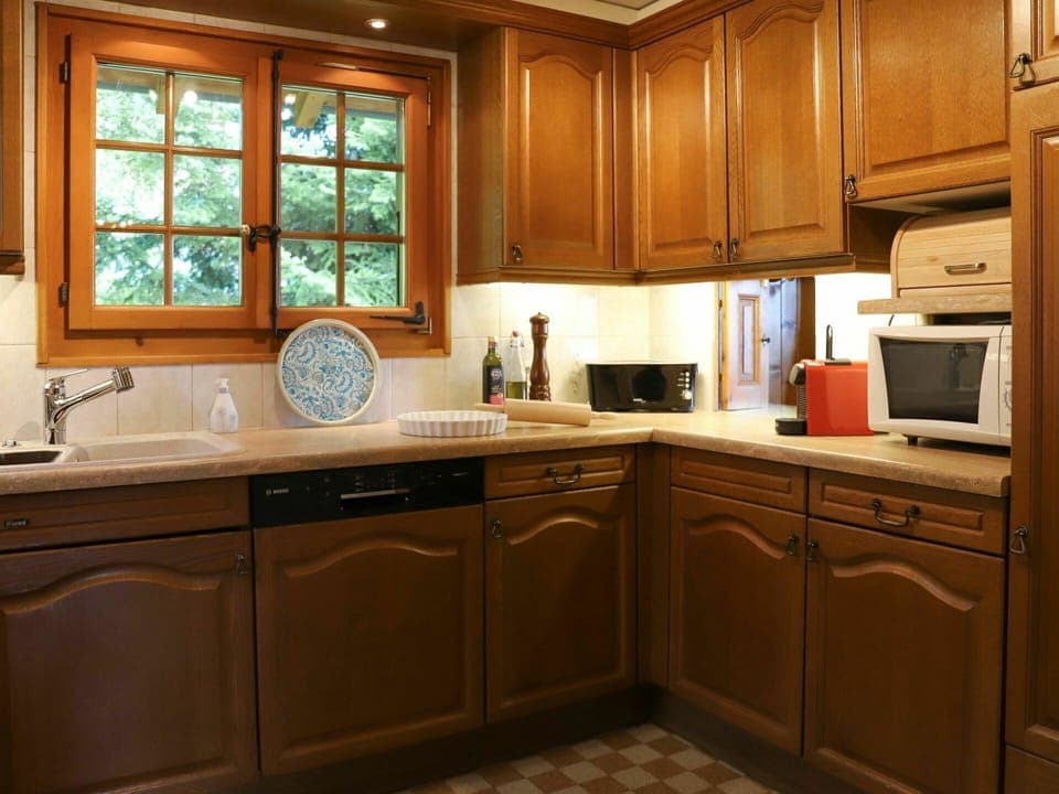 Brown, Countertop, Cabinetry, Kitchen Sink, Property, Sink, Furniture, White, Tap, Kitchen Appliance