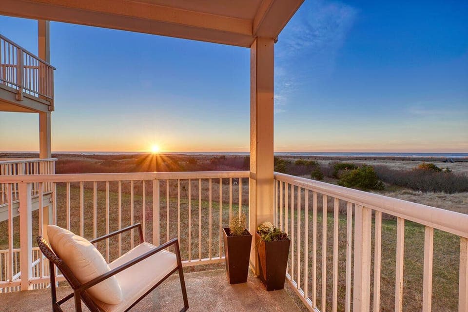 Immerse yourself in the amazing views of the Pacific Ocean