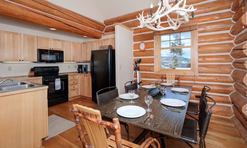 Rosebud 2, Dining Room, 1