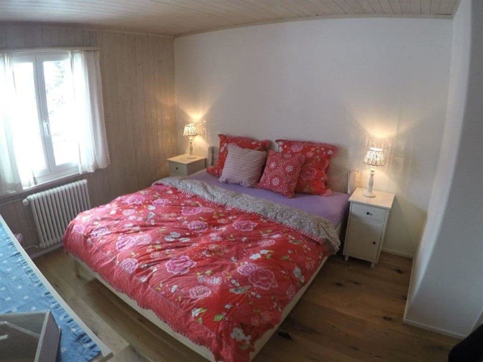 Building, Comfort, Wood, Window, Textile, Floor, Lamp, Bed Frame, Pillow, Interior Design