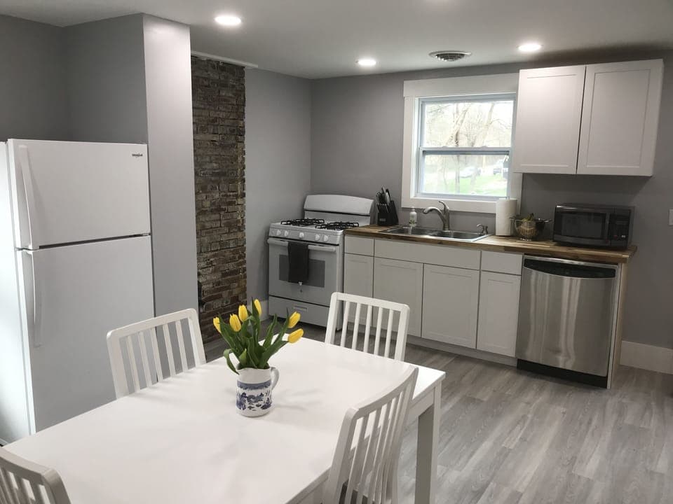 Partial view of kitchen 