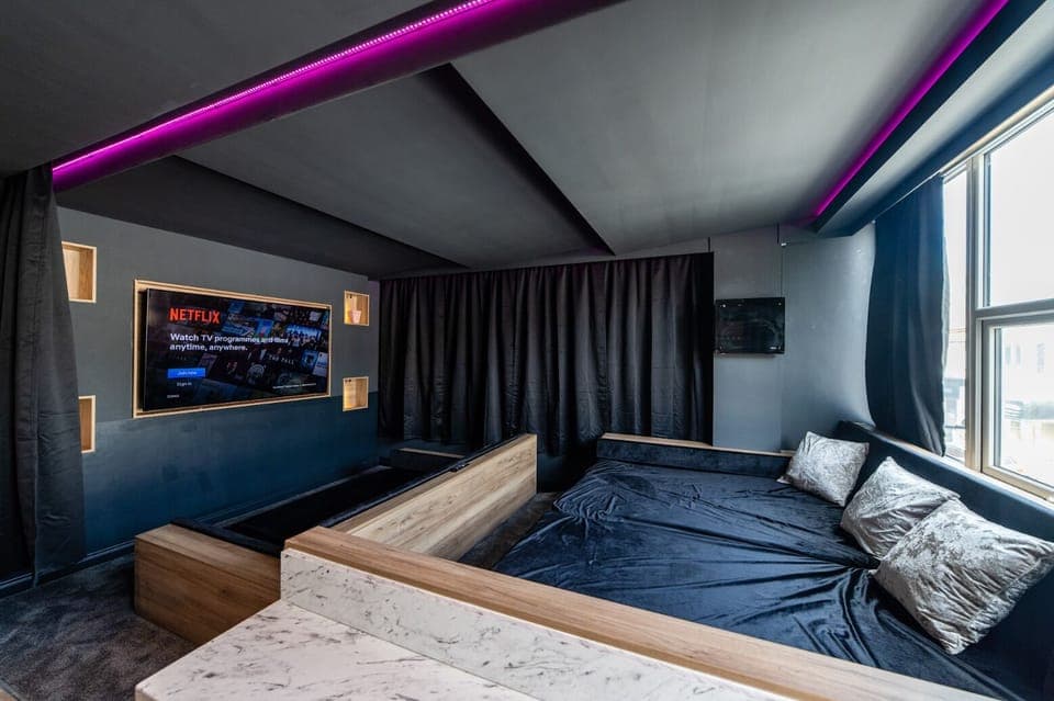 Living Room / Lounge