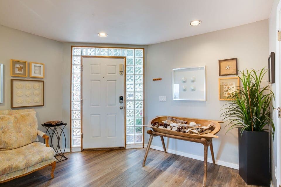 The entry has a place to leave behind what you found!