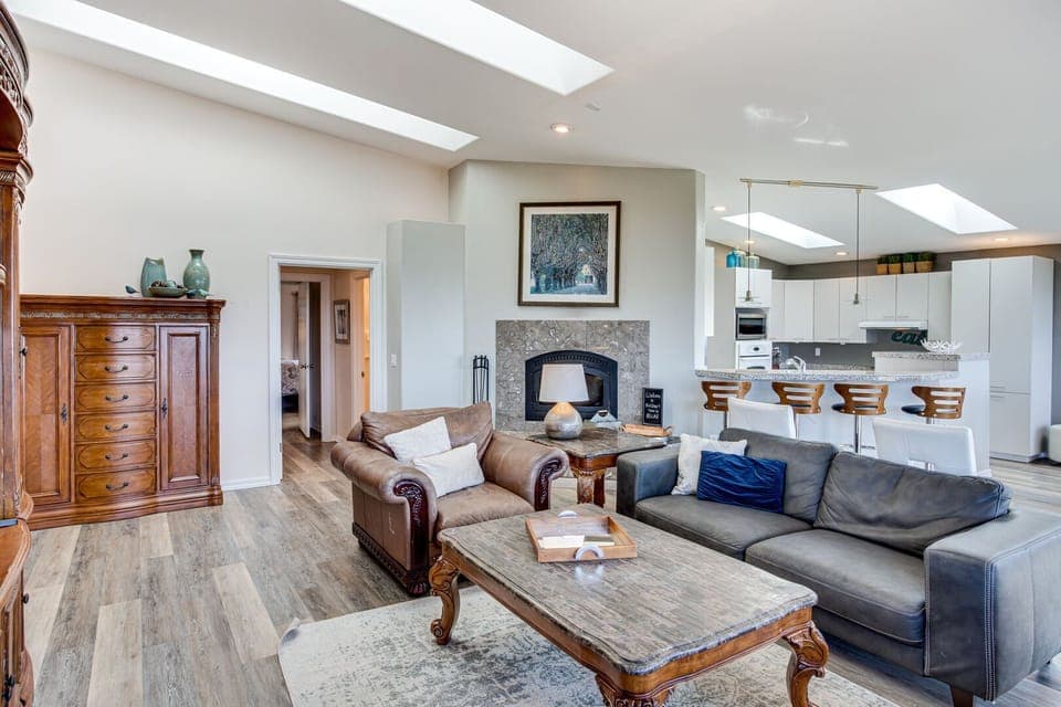 The open concept is great for social time!