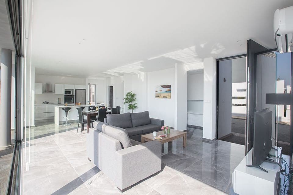 Open-Plan Ground floor with living room, kitchen and dining area