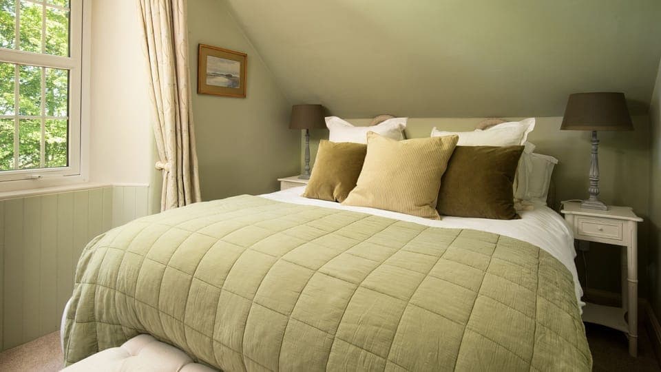 Wood Cottage - bedroom two with zip and link beds