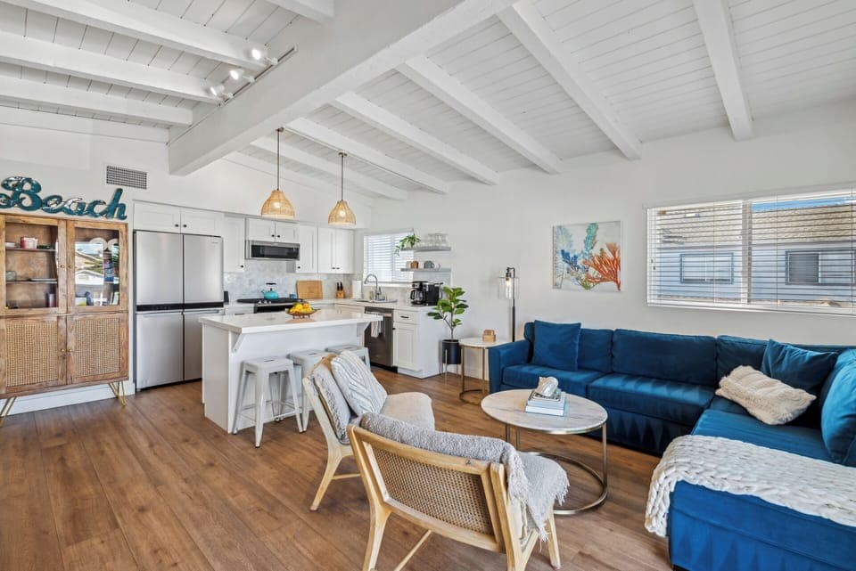 Upstairs living room, sofa bed full/standard, fireplace, ocean view!!