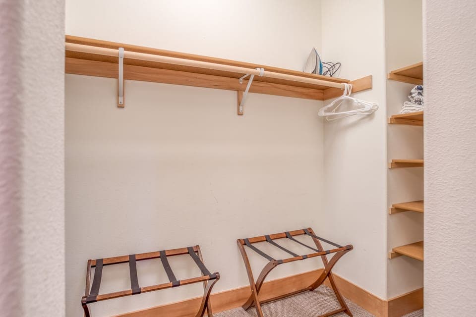 Bedroom 1 Walk-in Closet