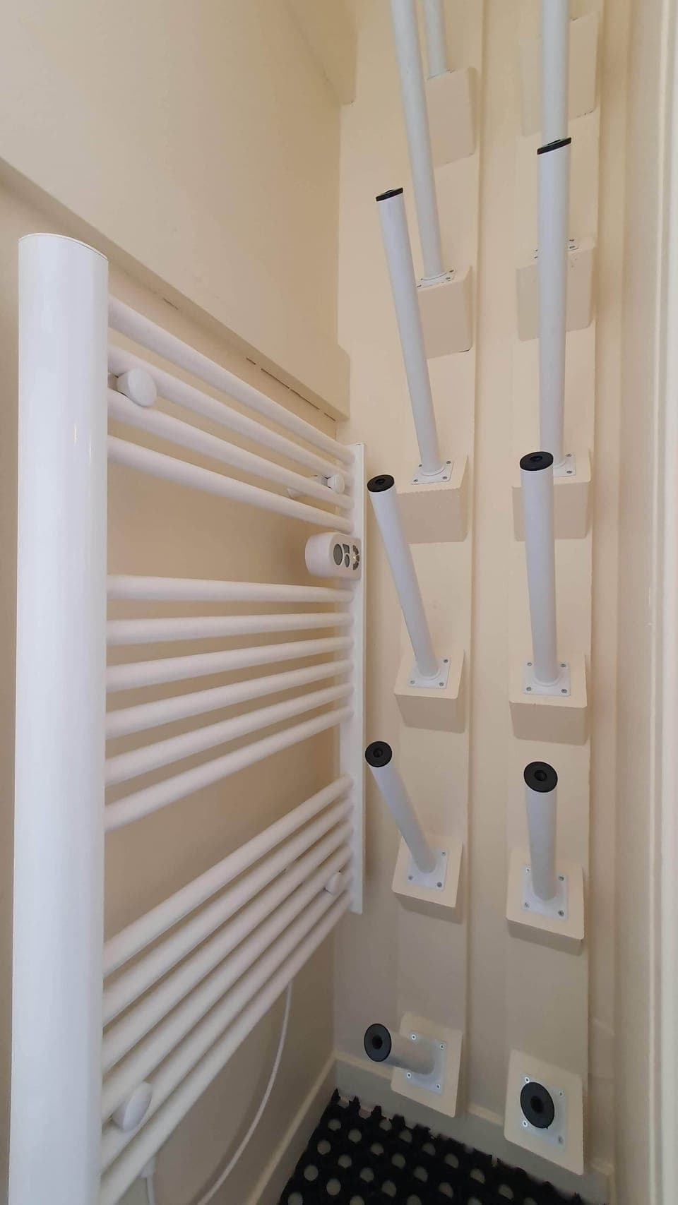 Heated cupboard for boots and skis