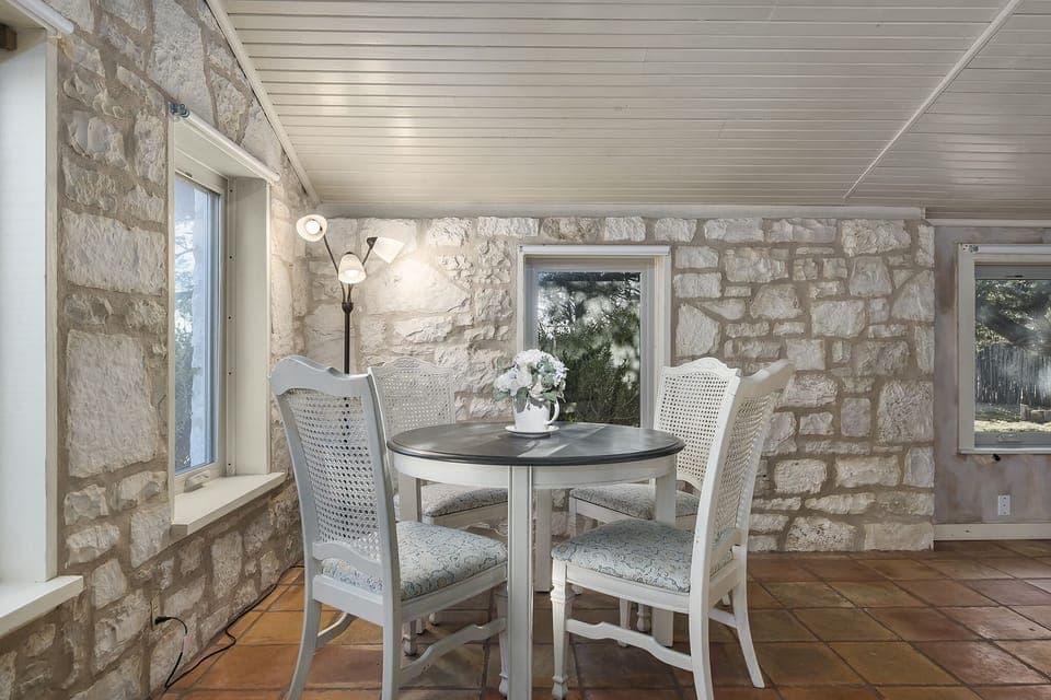 Cozy seating area perfect for Games or visiting!