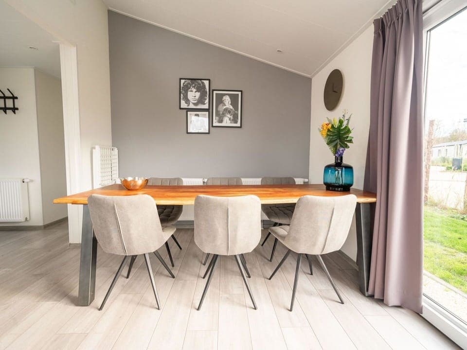 Table, Plant, Building, Furniture, Window, Chair, Wood, House, Interior Design, Flooring