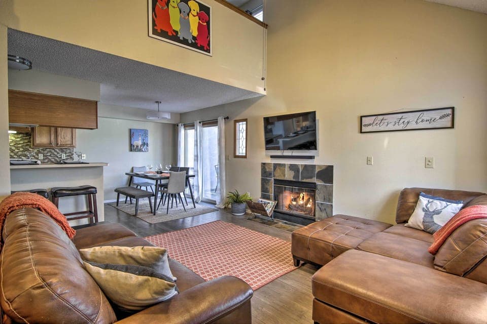 Main Living Space | Gas Fireplace | Smart TV