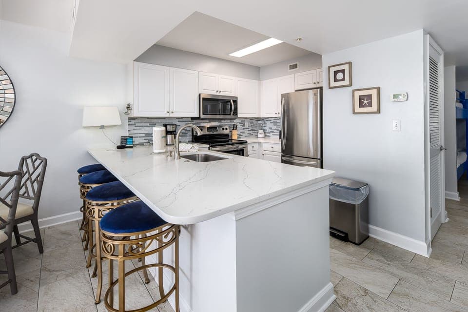 Breakfast Bar - Additional seating at the breakfast bar.