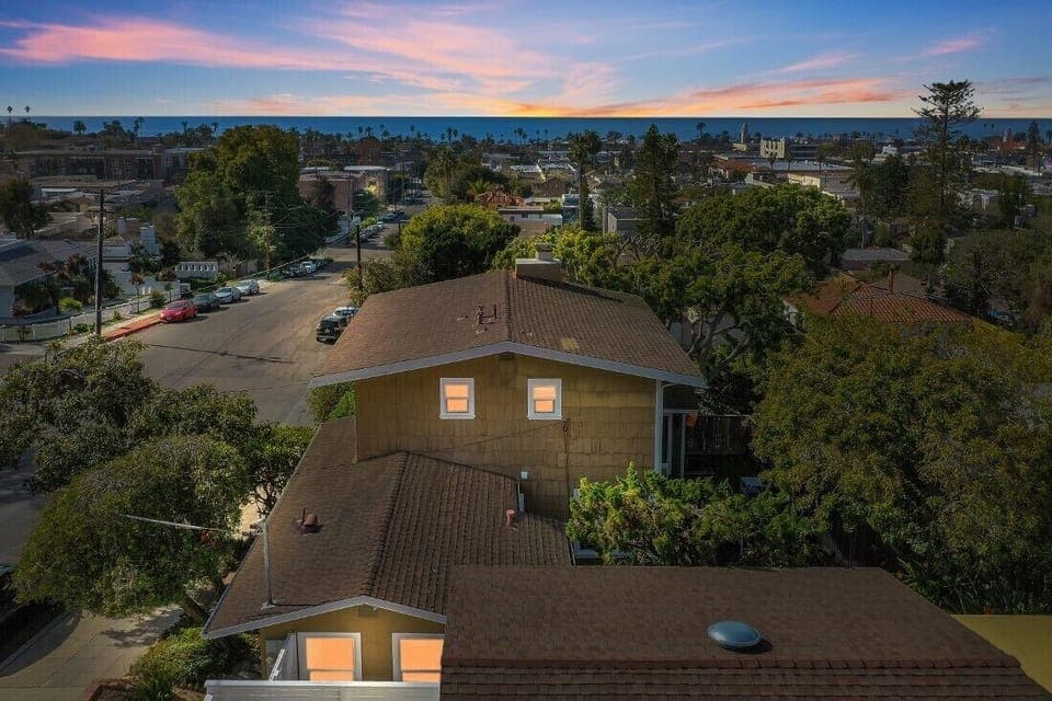 Sunset Sanctuary: Cozy Home with Ocean Views Amidst Tranquil Greenery