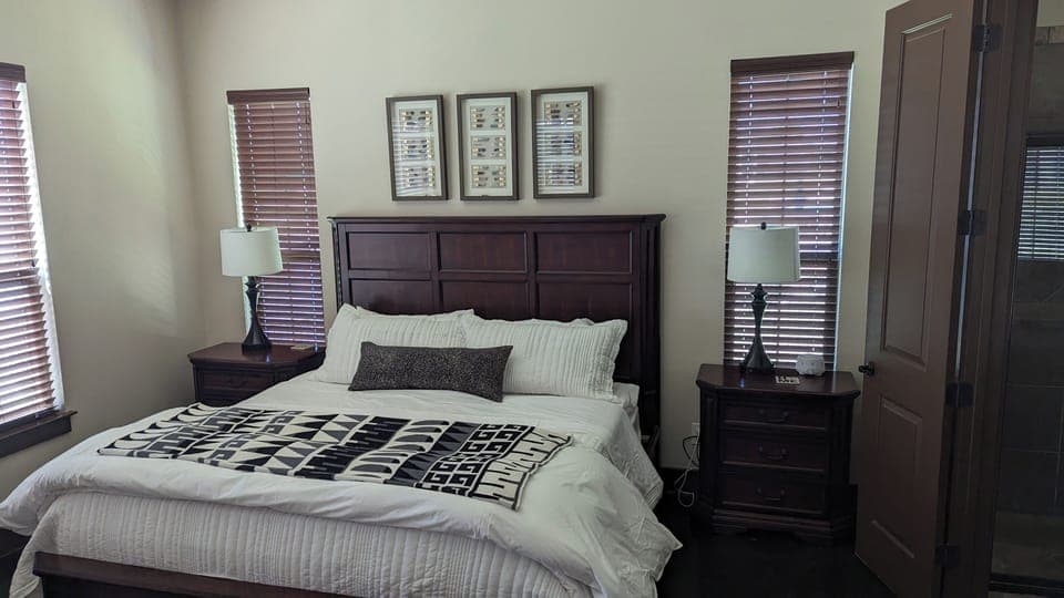 Down stairs master bedroom  and bath(King Bed)