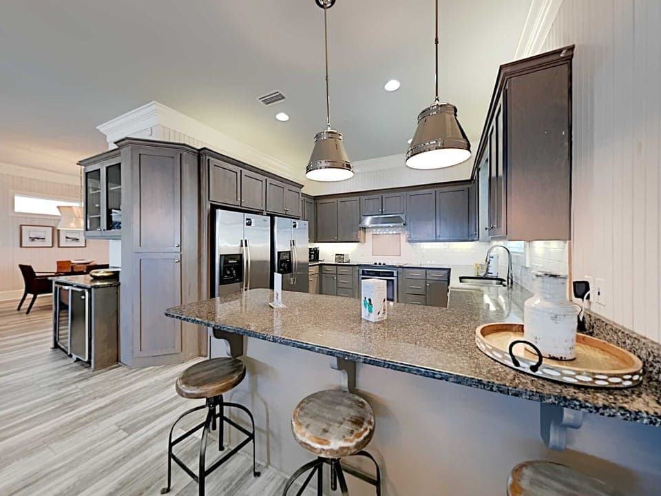 Kitchen - Breakfast Bar