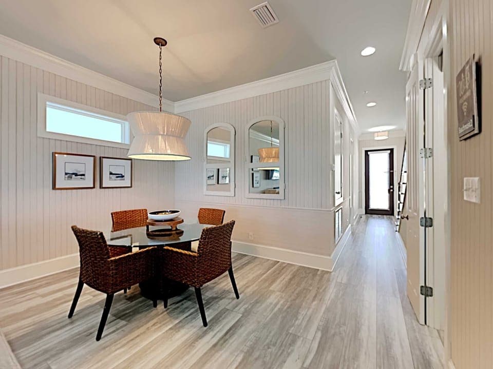 Breakfast Nook - Seats of 4