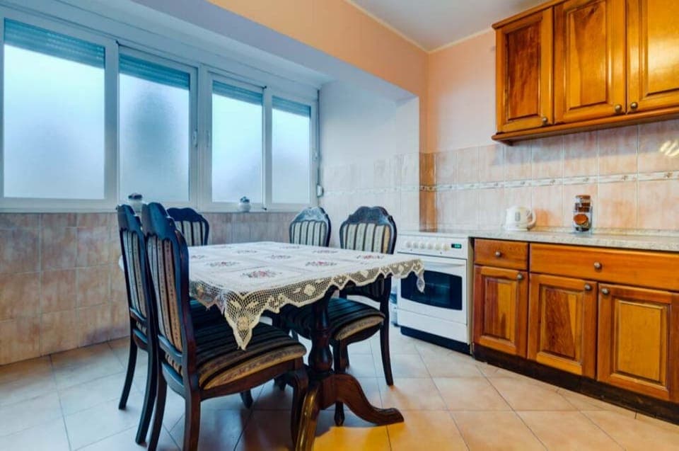 Spacious kitchen to accomodate your friends for a wine and dine party