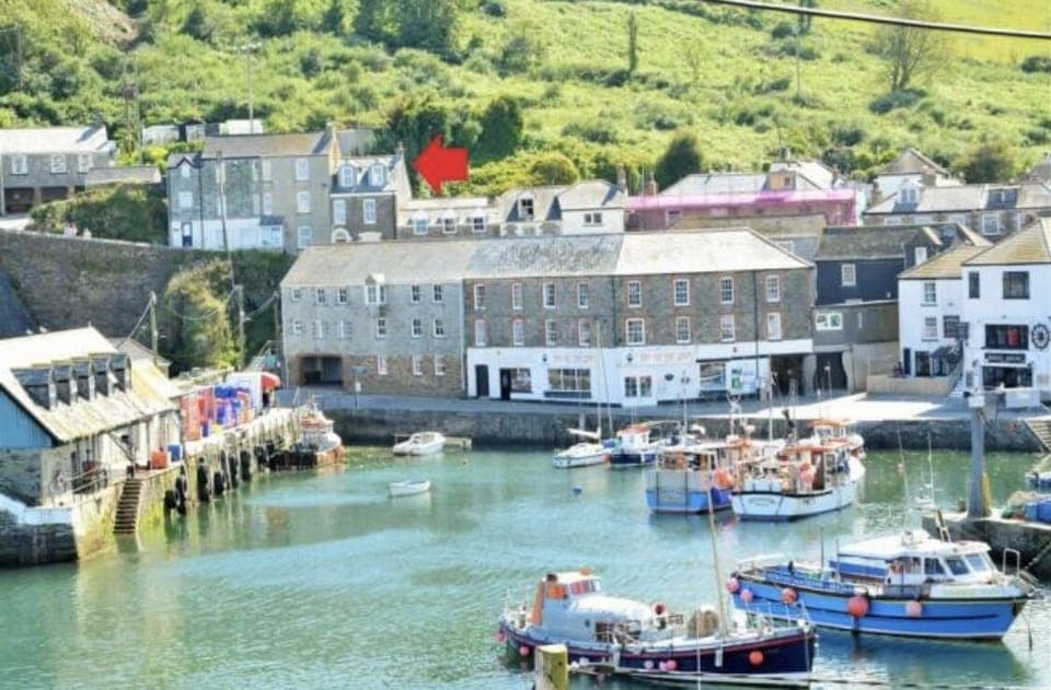 The cottage sits just above the harbour with outstanding views out to sea