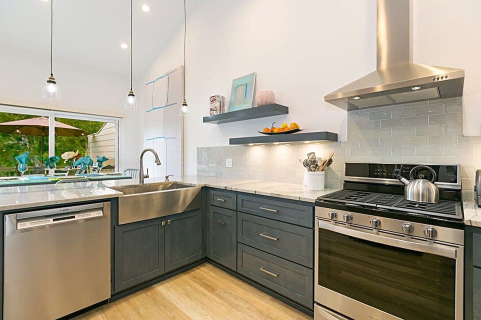 Light, open and bright. All top end, efficient appliances.