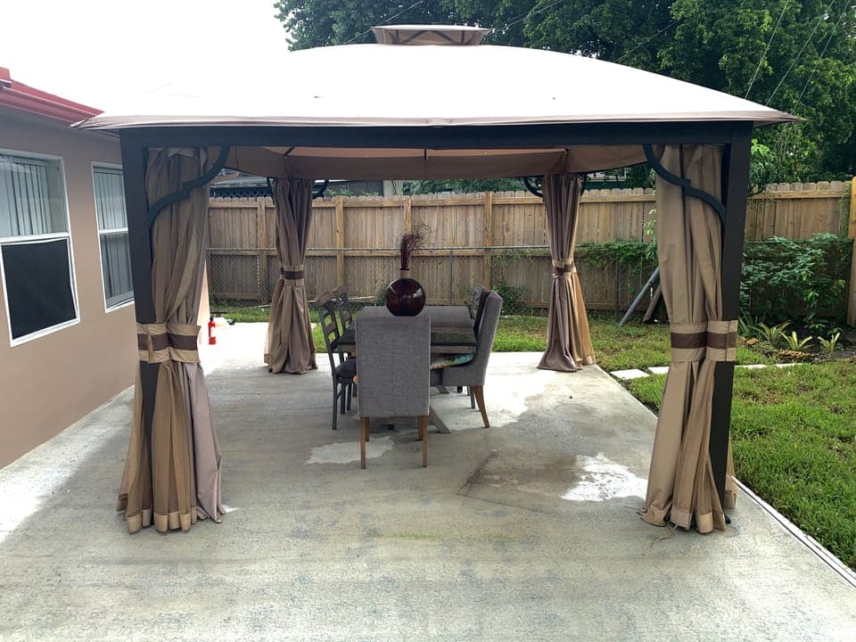 Outdoor dining